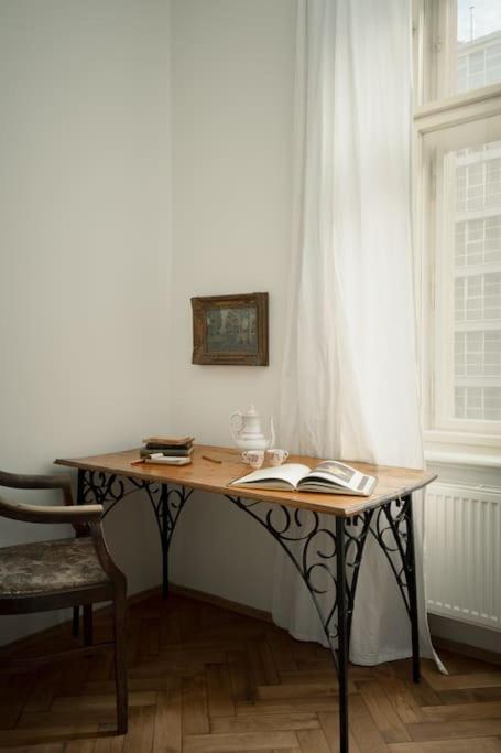 Appartamento Artisan & Old-timey 2 Bedrooms Praga