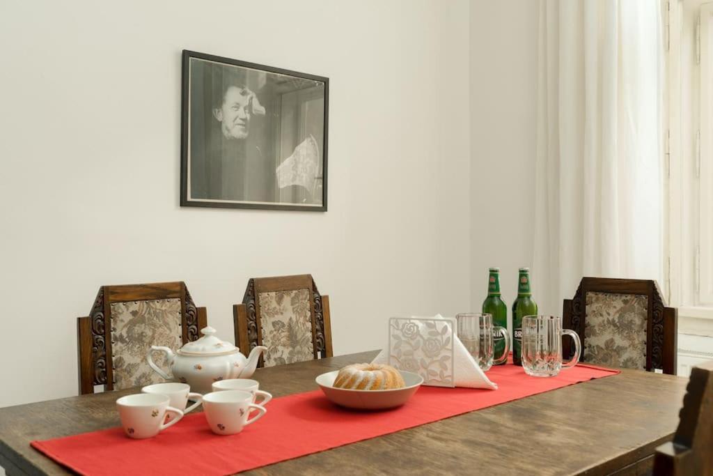 Appartamento Artisan & Old-timey 2 Bedrooms Praga